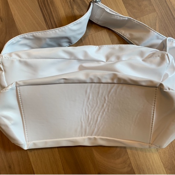 🎁Brand NEW white crossbody purse-never used! - Picture 10 of 12
